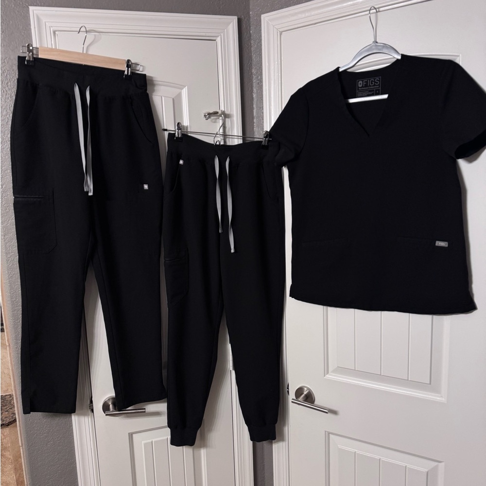 FIGS small 3 piece set black: 3 pocket top, yola high waist pants, Zamora jogger